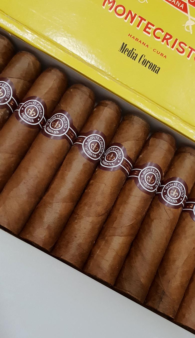 Montecristo Media corona.jpg